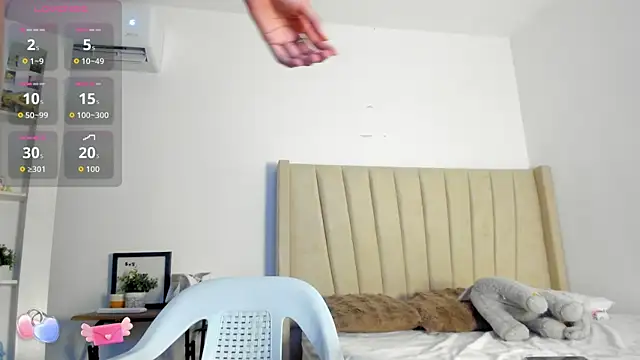 Snapshot of Mady-Edwards chatting on 10, 11, 2025 Mady-Edwards online show from 10, 11, 2025