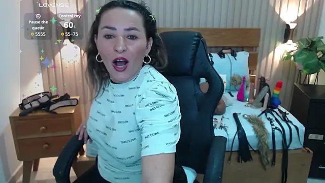 luciana ballesteros  online show from 13, 11, 2025