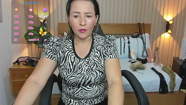 luciana ballesteros  online show from 27, 2, 2025