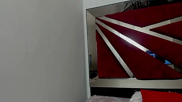 Snapshot of FaloonRoussel chatting on 5, 6, 2026 FaloonRoussel online show from 5, 6, 2026