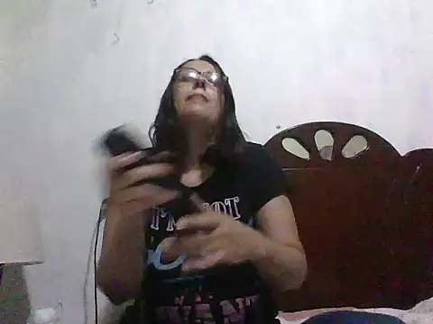 Samanthat33 online show from 5, 3, 2025