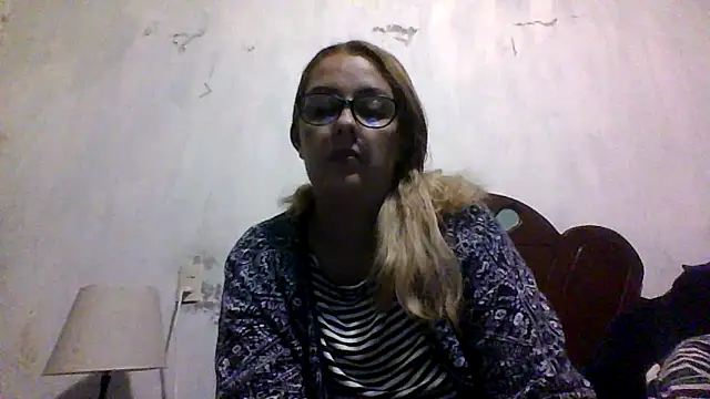 Samanthat33 online show from 6, 10, 2025