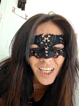 EmySkinny85 online show from 18, 11, 2025