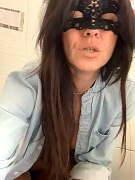 EmySkinny85 online show from 17, 12, 2025