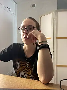 Snapshot of MartiniiSelenna chatting on 16, 6, 2026 MartiniiSelenna online show from 16, 6, 2026