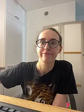 Snapshot of MartiniiSelenna chatting on 8, 7, 2026 MartiniiSelenna online show from 8, 7, 2026