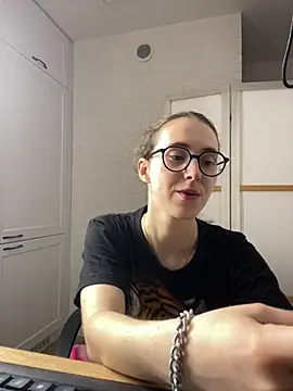 Snapshot of MartiniiSelenna chatting on 21, 7, 2026 MartiniiSelenna online show from 21, 7, 2026