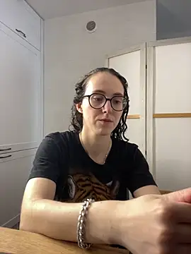 Snapshot of MartiniiSelenna chatting on 18, 6, 2026 MartiniiSelenna online show from 18, 6, 2026
