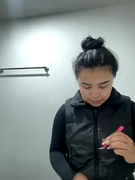 MarianaGarciaa   online show from 19, 12, 2025