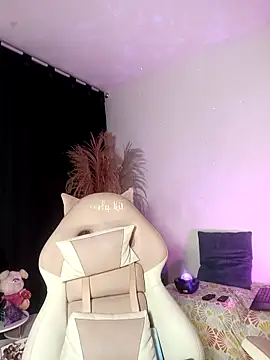 Snapshot of lovely_kitt chatting on 24, 10, 2025 lovely kitt online show from 24, 10, 2025