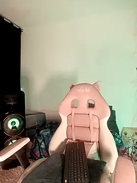 Snapshot of lovely_kitt chatting on 25, 11, 2025 lovely kitt online show from 25, 11, 2025