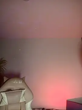 Snapshot of lovely_kitt chatting on 26, 10, 2025 lovely kitt online show from 26, 10, 2025