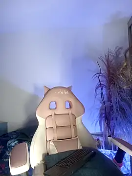 Snapshot of lovely_kitt chatting on 16, 11, 2025 lovely kitt online show from 16, 11, 2025