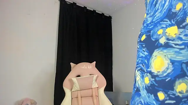 Snapshot of lovely_kitt chatting on 7, 11, 2025 lovely kitt online show from 7, 11, 2025