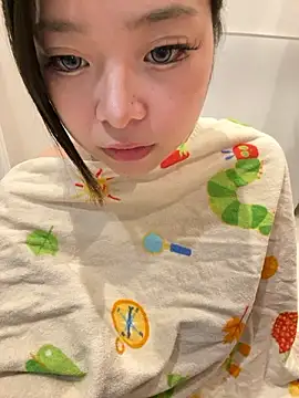 Snapshot of Rei1216xo chatting on 14, 11, 2025 Rei1216xo online show from 14, 11, 2025