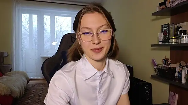 Snapshot of MalvinaBlum chatting on 4, 12, 2024 MalvinaBlum online show from 4, 12, 2024