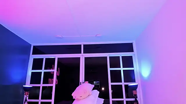 sabrinamilani online show from 4, 3, 2025