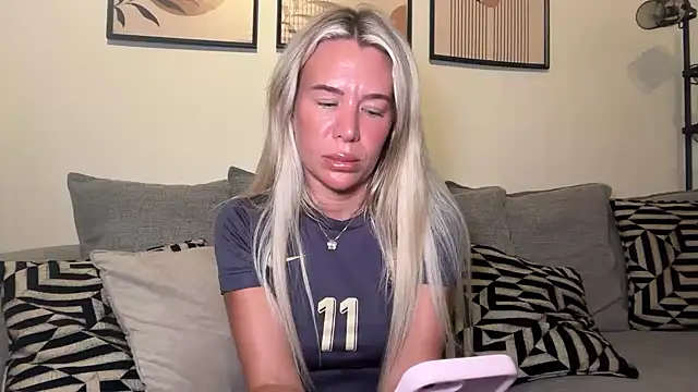 Snapshot of Alexia-Lee chatting on 27, 6, 2026 Alexia-Lee online show from 27, 6, 2026