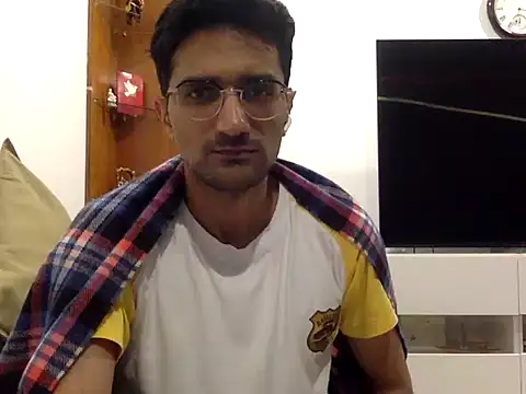 Snapshot of Carmelia10 chatting on 8, 1, 2025 Carmelia10 online show from 8, 1, 2025