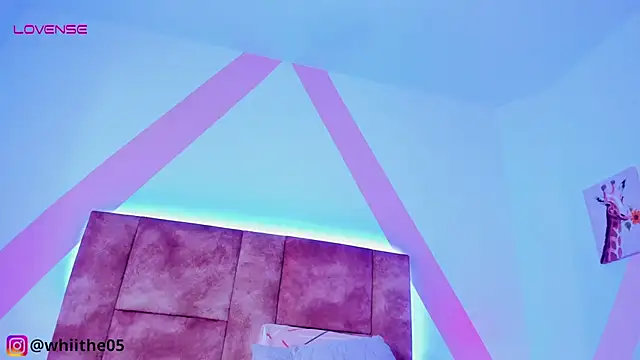 Snapshot of isabella_whiithe chatting on 24, 2, 2025 isabella whiithe online show from 24, 2, 2025