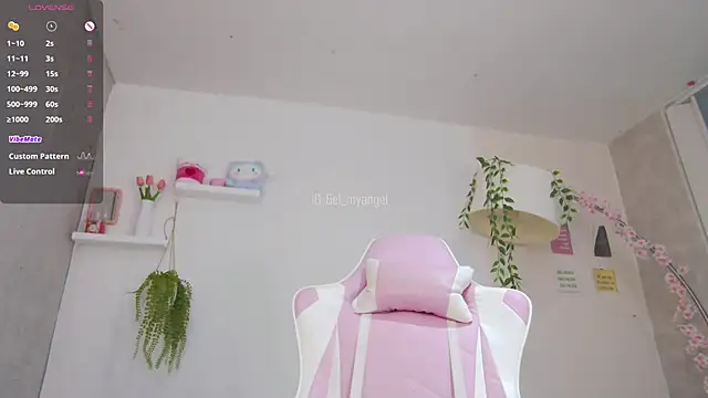 Snapshot of Bella-Franco chatting on 6, 3, 2025 Bella-Franco online show from 6, 3, 2025