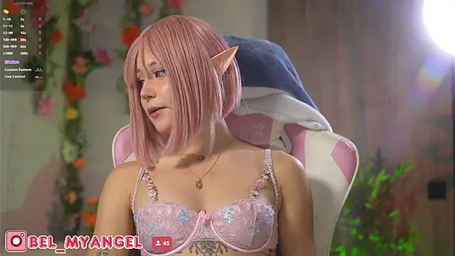 Snapshot of Bella-Franco chatting on 28, 10, 2025 Bella-Franco online show from 28, 10, 2025