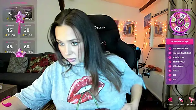 Snapshot of PlayfulGoddess chatting on 7, 10, 2025 PlayfulGoddess online show from 7, 10, 2025