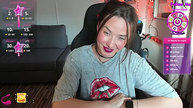 Snapshot of PlayfulGoddess chatting on 25, 11, 2025 PlayfulGoddess online show from 25, 11, 2025