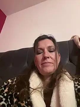 Lwhite1 online show from 16, 4, 2026