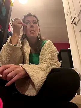 Lwhite1 online show from 17, 12, 2025