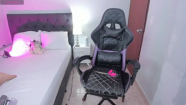 evelyn 23 online show from 9, 10, 2025