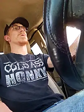 Snapshot of REDHAMMER_ chatting on 9, 9, 2025 REDHAMMER online show from 9, 9, 2025