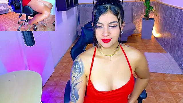 Snapshot of emily_jones_1 chatting on 19, 9, 2025 emily jones 1 online show from 19, 9, 2025