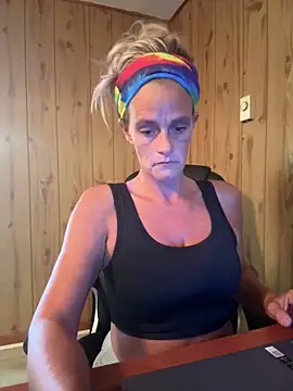 Snapshot of vixendoll87 chatting on 1, 10, 2025 vixendoll87 online show from 1, 10, 2025