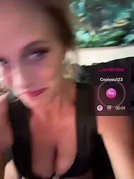 Snapshot of vixendoll87 chatting on 8, 7, 2026 vixendoll87 online show from 8, 7, 2026