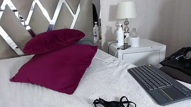 KasandraPhillips online show from 4, 3, 2025