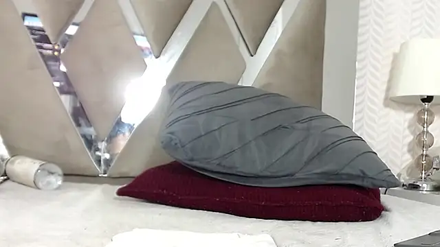 KasandraPhillips online show from 21, 2, 2025