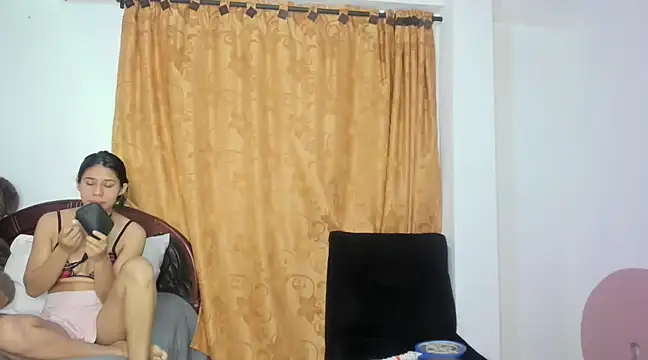 Snapshot of Lissa_petite chatting on 3, 3, 2025 Lissa petite online show from 3, 3, 2025