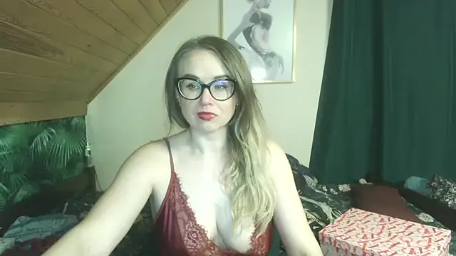 Snapshot of MilfKendra4U chatting on 18, 5, 2026 MilfKendra4U online show from 18, 5, 2026