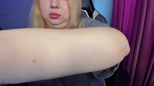 Milafoxxxy online show from 11, 11, 2025