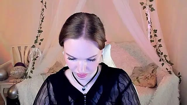 Snapshot of MishkaMe chatting on 28, 9, 2025 MishkaMe online show from 28, 9, 2025