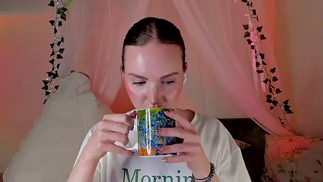 Snapshot of MishkaMe chatting on 3, 2, 2025 MishkaMe online show from 3, 2, 2025