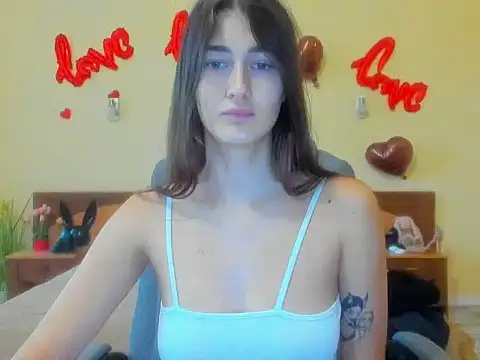 Snapshot of Moon-liza chatting on 8, 10, 2025 Moon-liza online show from 8, 10, 2025