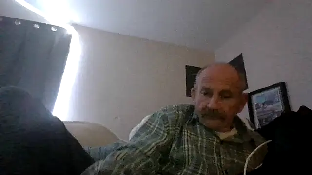 Snapshot of den-rock4u chatting on 13, 5, 2026 den-rock4u online show from 13, 5, 2026