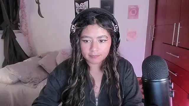 StephaniFox online show from 18, 12, 2025