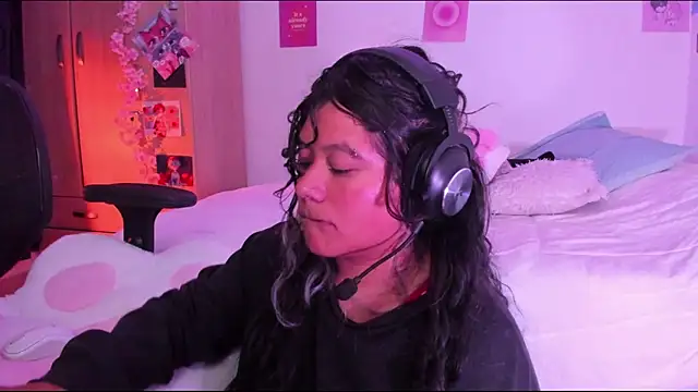 StephaniFox online show from 10, 2, 2025