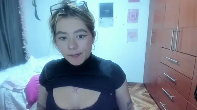 StephaniFox online show from 6, 3, 2026