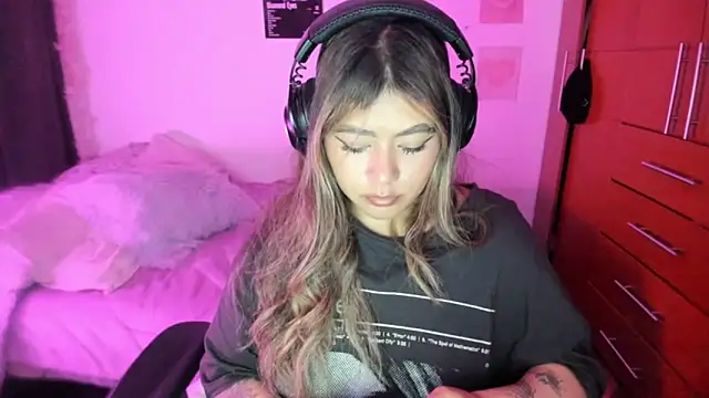 StephaniFox online show from 21, 4, 2026