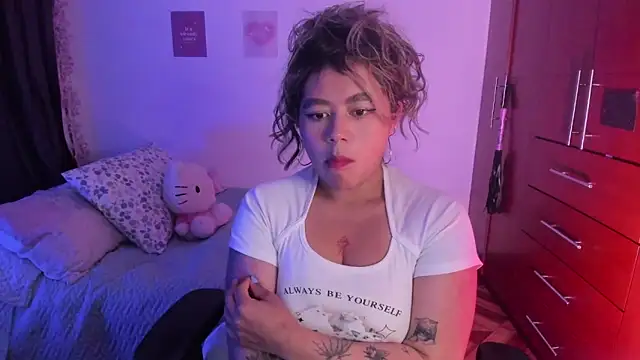 StephaniFox online show from 13, 10, 2025