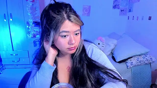 StephaniFox online show from 5, 3, 2025